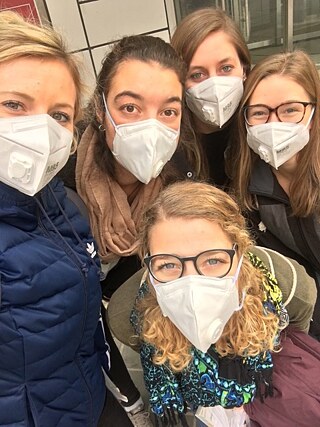 Vorbildlich schützten wir uns auch während des Seminars vor dem starken Smog in Peking