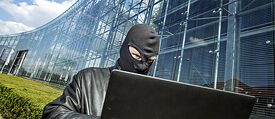 Computerviren und Schadsoftware werden häufig auf privaten Computern installiert, um von dort aus Angriffe auszuführen.