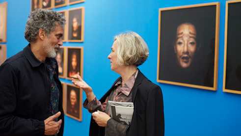 Artist Theo Eshetu and the artistic director of the Hamburger Bahnhof, Dr. Gabriele Knapstein