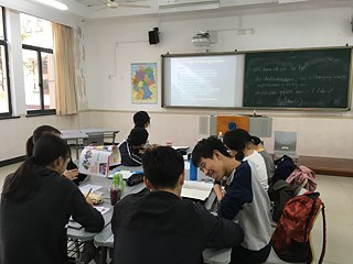 Beim Deutschlernen im Deutschraum