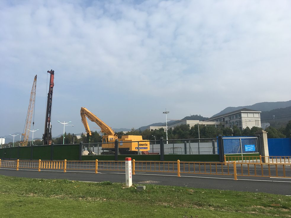 Metrobauarbeiten vor der Schulhaustür