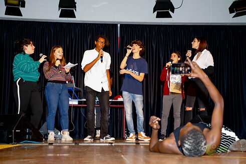 Zum Abschluss führten die Schüler*innen ihre Lieder aus dem Workshop auf.