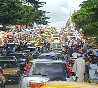 Traffic in Yaoundé © © Dagmawi Bedilu Traffic in Yaoundé