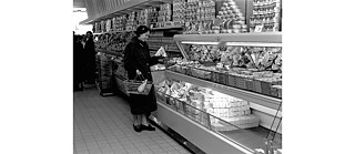 Samoobsluhy ve 40tých letech postupně zastínily tradiční kupecké obchody