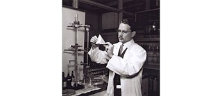 Erik Wallenberg präsentiert sein Tetraeder-Modell