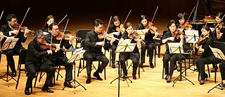 코리안챔버오케스트라와 김민(제1바이올린 1열 왼쪽), 2016년 연주회 장면