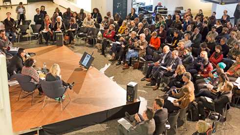 Wie umgehen mit dem kolonialen Erbe? Diskussionsrunde auf der Konferenz „Vertagtes Erbe?“
