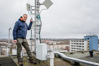 The free access activist Christian Wedell high above Rostock.