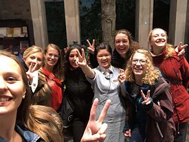 Unsere Kellnerin in Peking