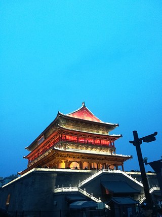 Der Glockenturm in der Abenddämmerung