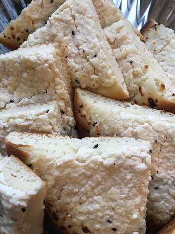 Manaeesh mit Käse belegt