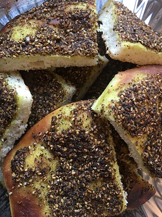 Manaeesh mit Zatar belegt