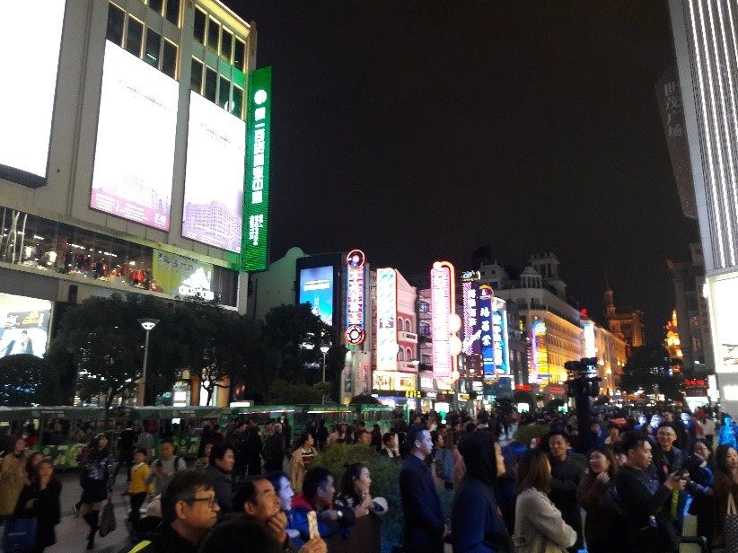 Nanjing Road vor 22.00 Uhr