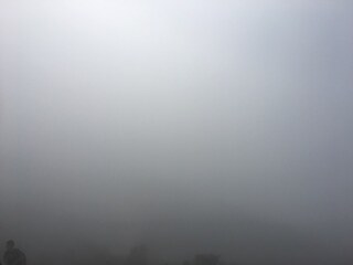 Angekommen am Gipfel – keine Sicht