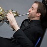 Der Hornist Felix Klieser ist ohne Arme geboren: Er bedient sein Instrument mit dem linken Fuß. 