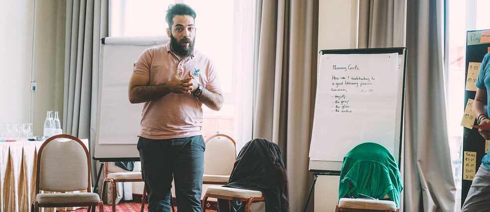Alle Teilnehmenden sind bereits professionelle Trainerinnen und Trainer und arbeiten in NGOs oder unabhängigen Initiativen.