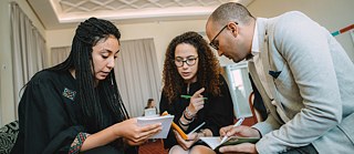 Die Trainerinnen und Trainer tauschen sich über ihre Erfahrungen bei der Durchführung eigener Trainings aus. 