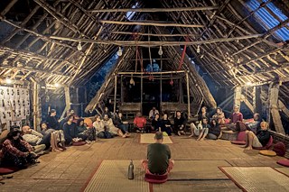 Aviram talks to volunteers in Sadhana Forest