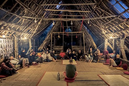 Aviram talks to volunteers in Sadhana Forest