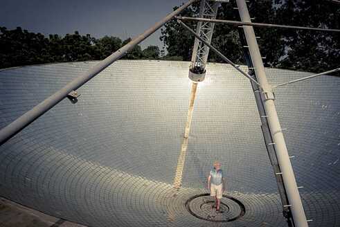 Gilles in der Solar Bowl der Solar-Kitchen