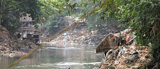  Jakarta | Indonesien | Der Ciliwung River im Bereich des Viertels Kampung Bukit Duri