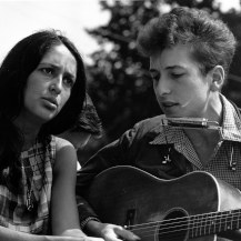 Joan Baez and Bob Dylan performing at the March on Washington