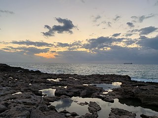 Die Küste und der Hafen von Batroun