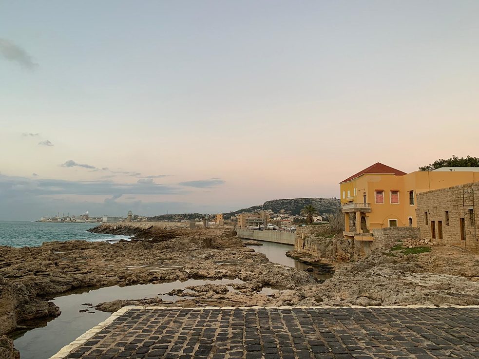 Die Küste und der Hafen von Batroun