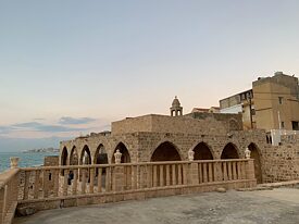 Die Küste und der Hafen von Batroun