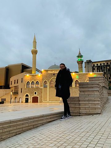 Vor der Al Majidieh Moschee