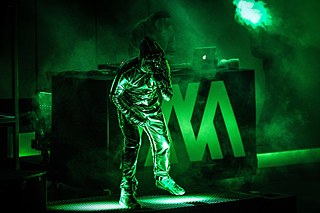 Der grüne Rauch und seine grüne Maske charakterisieren Marsimoto