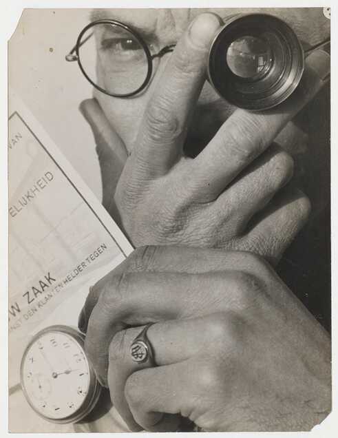 Paul Schuitema, Zelfportret, 1929-1931. Museum Boijmans Van Beuningen, Rotterdam. 