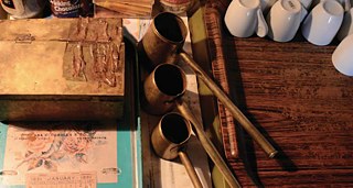 Τα σύνεργα του καφετζή.