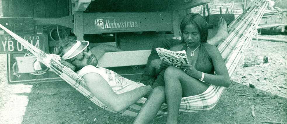 Die Schauspieler Paulo Cesar Pereio und Edna de Cássia in einer Szene des Films Iracema (1974) unter der Regie von Bodanzky und Orlando Senna.