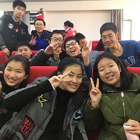 Meine Klasse vor ihrem Auftritt an Heiligabend