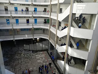 Blick auf den Schulhof