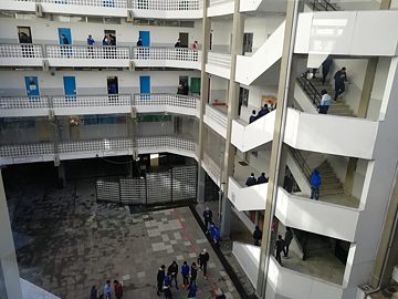 Blick auf den Schulhof