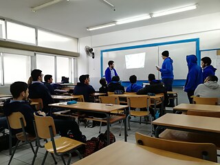 Die Schüler tauschen sich aus zum Thema „Crime and Violence in Schools“, am Ende eines jeden Referats wird das Thema gemeinsam reflektiert. 