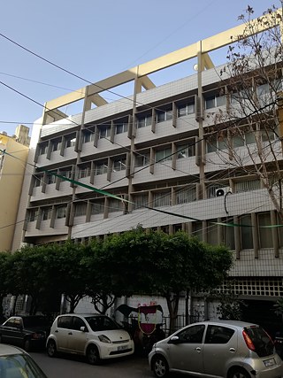 Haupteingang der Schule