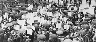 Menschenmenge nach der Insolvenz der „Bank of the United States“