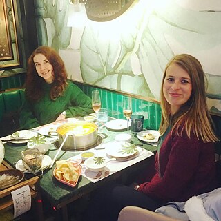 Thai Hot Pot mit Polina (links) in Hangzhou