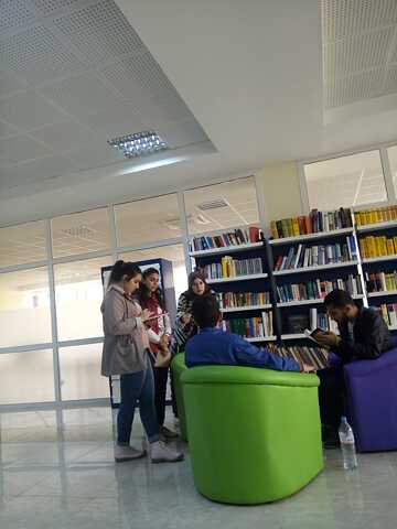 Étudiants discutent