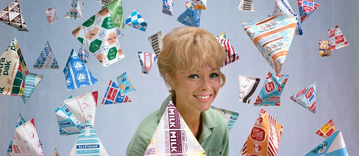 Ein Werbefoto aus den 1960er-Jahren zeigt die große Auswahl an Verpackungen