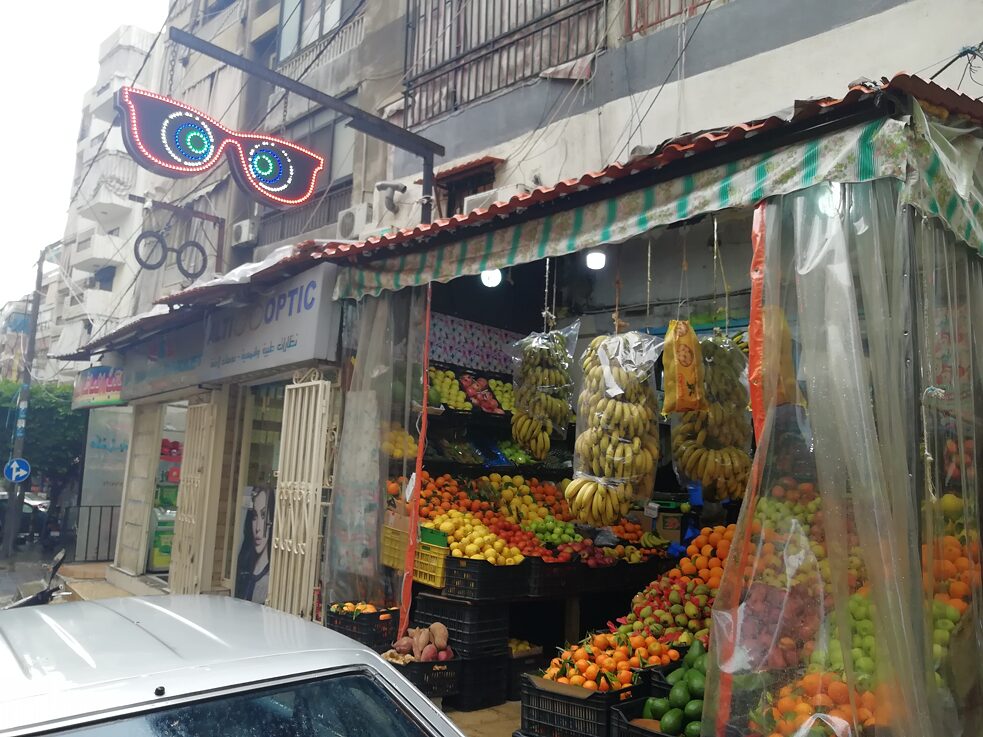 Ein Obst- und Gemüseladen im Viertel Tarik el Jdideh. Man bekommt immer eine riesige Auswahl an frischen Produkten.