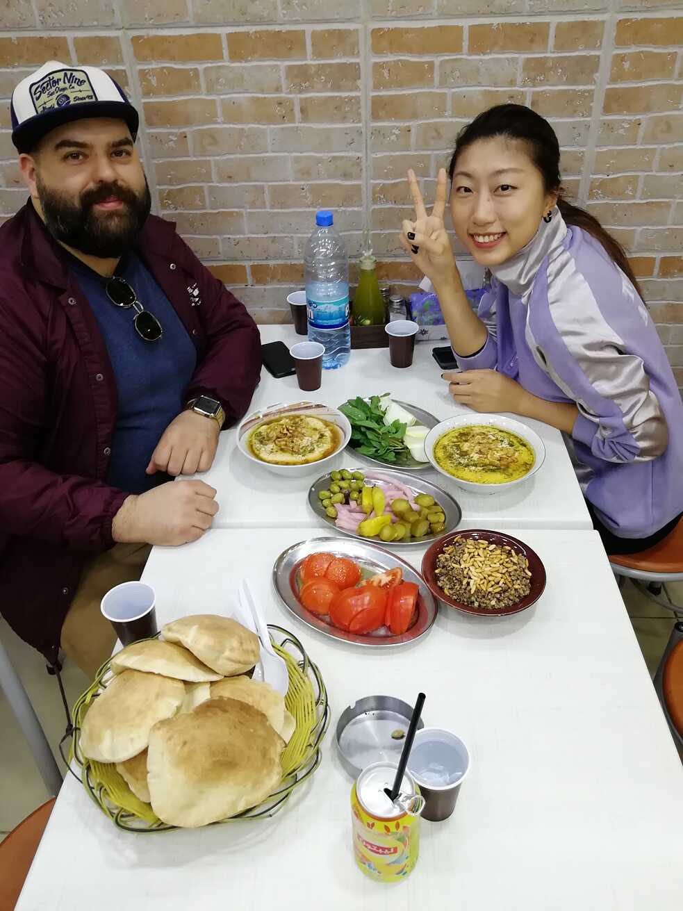 Lunchi, Allan und ich genießen unseren Sonntagslunch bei Abu Hassan