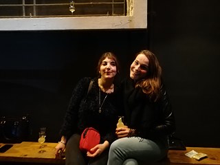 Nai und ich bei dem Besuch der Ausstellung