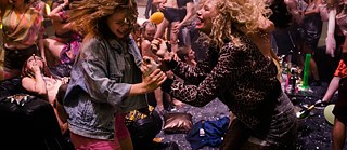 "8 Tage" von Stefan Ruzowitzki, Michael Krummenacher, Lena Klenke, Luisa-Céline Gaffron 2019 © Foto (Zuschnitt): © Stephan Rabold / NEUESUPER / Sky​ "8 Tage" von Stefan Ruzowitzki, Michael Krummenacher, Lena Klenke, Luisa-Céline Gaffron 2019