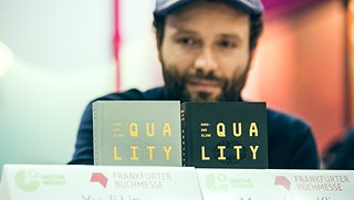 The two editions of the dystopian satire Qualityland by Marc-Uwe Kling 