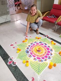 Liv Hunzinger Rangoli im Institut