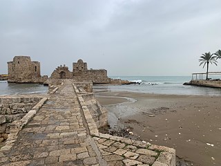 Die alte Seefestung liegt auf einer kleinen Insel an der Küste